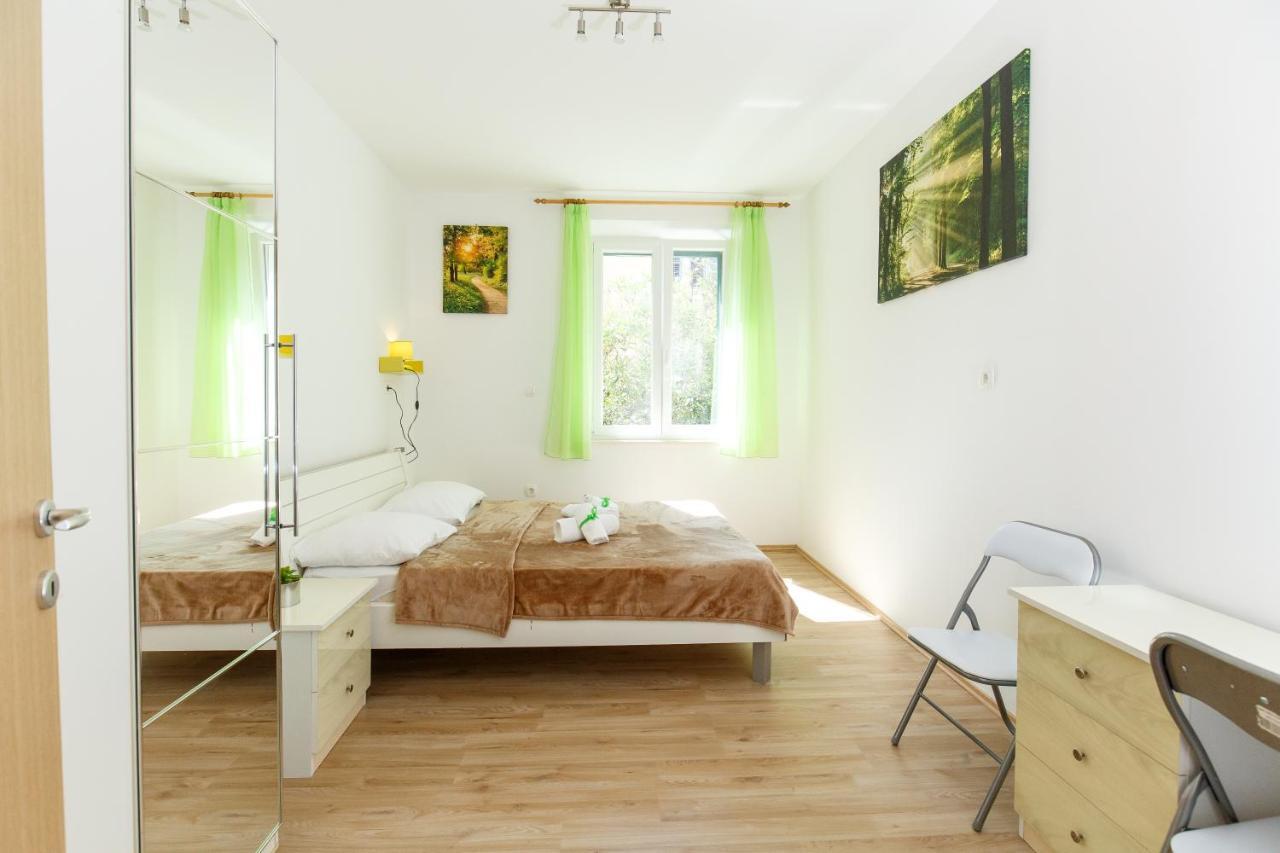 Apartment Green Forest Split Exterior photo