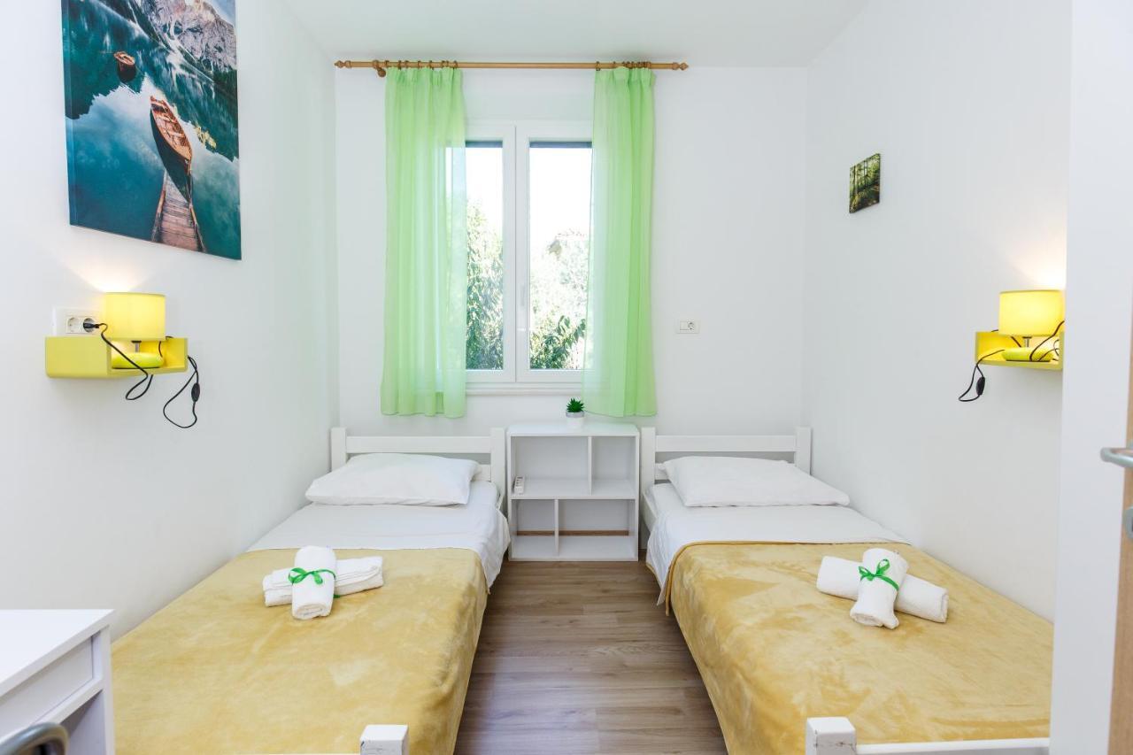 Apartment Green Forest Split Exterior photo